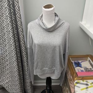 Beyond Yoga gray all time cropped pullover sweater